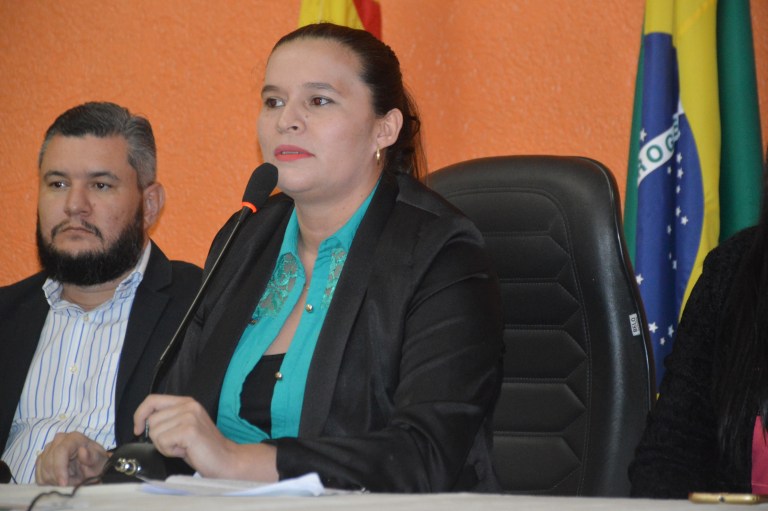 Vereadora de Tarauacá diz que prefeita faz caixa com demissão de servidores